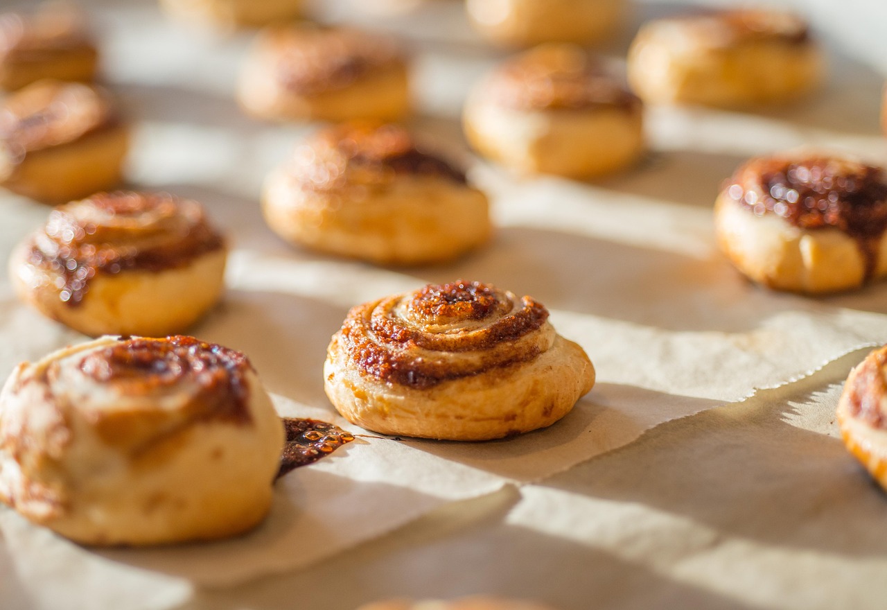 Easy Air Fryer Cinnamon Rolls - Quick Breakfast Treat